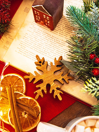 Новогодняя деревянная ёлочная игрушка из натурального дуба Снежинка от Мастерской уюта CandleKraft